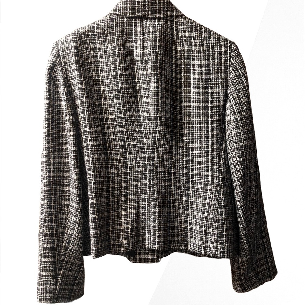 Jones Wear - Picture 2 of 4